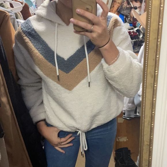 VICI Hooded Sherpa Chevron print Pullover. Size S. Cream / Tan / Gray - Picture 3 of 14